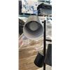 Image 2 : MODERN BLACK AND GOLD FLOOR LAMP