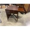 Image 2 : MODERN OPEN NIGHT STAND WITH DRAWER