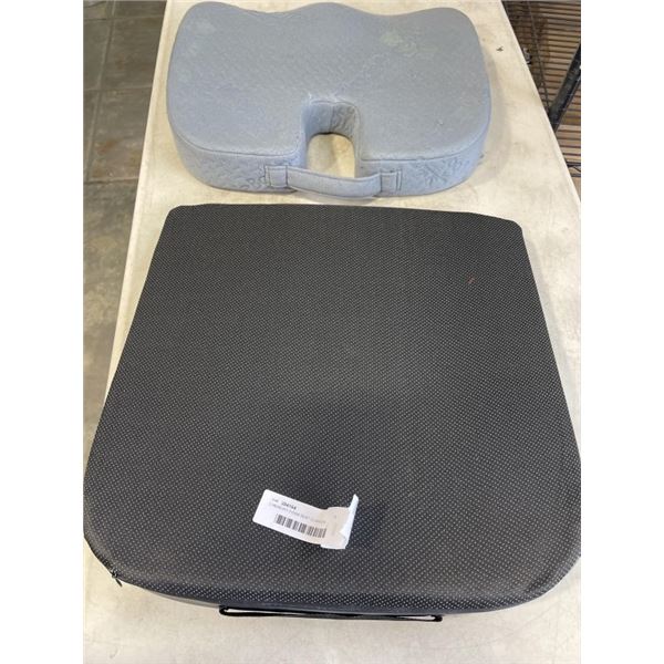 2 MEMORY FOAM SEAT CUSHIONS