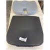 Image 1 : 2 MEMORY FOAM SEAT CUSHIONS