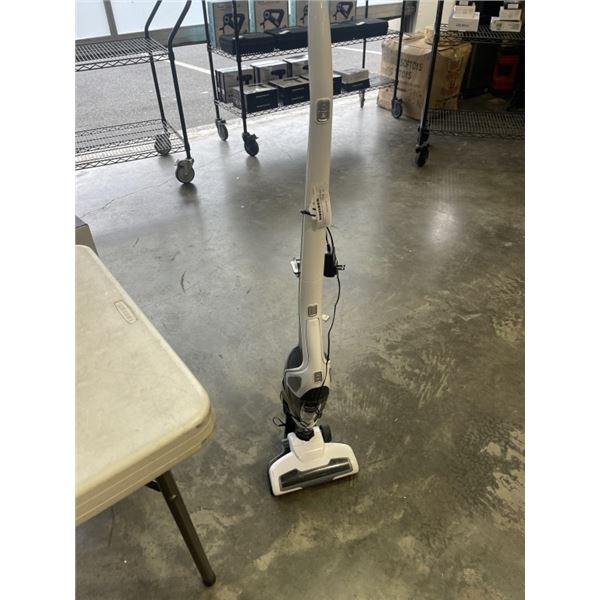 EUREKA CORDLESS 2-IN-1 VACUUM WORKING WITH CHARGE DOCK