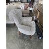 Image 3 : 2 MODERN ACCENT CHAIRS