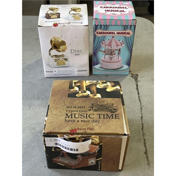 3 MUSICAL WIND UP BOXES
