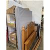 Image 5 : WOOD QUEENSIZE BEDFRAME W/ BOX SPRING