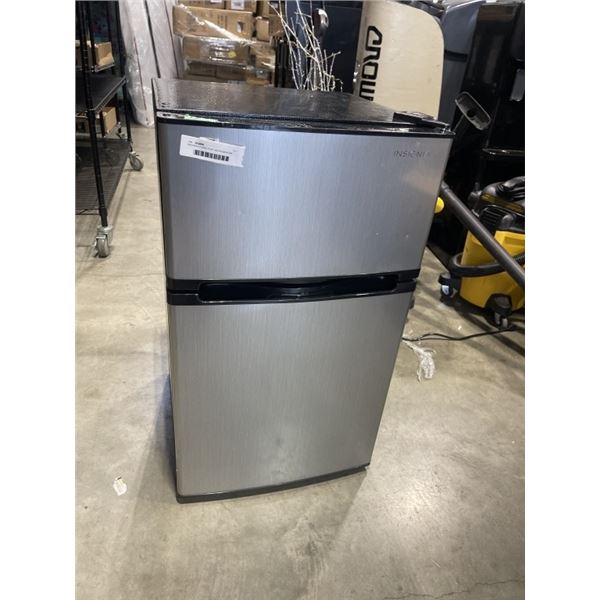 INSIGNIA 3 CUBIC FOOT REFRIGERATOR FREEZER IS WORKING FRIDGE UNTESTED