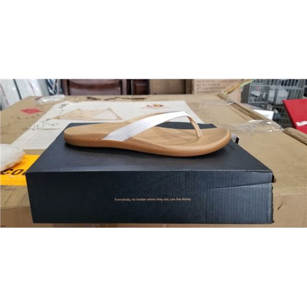 NEW OLUKAI HONU BIRHGT WHITE SIZE WOMENS 10 SANDALS