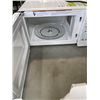 Image 3 : HAMILTON BEACH MICROWAVE AND TOILET SEAT RISER