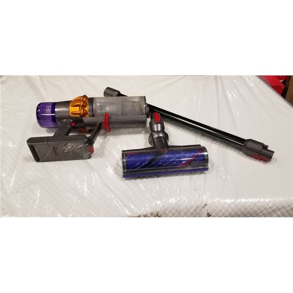 DYSON V15 DETECT CORDLESS STICK VACUUM - TESTED WORKING, RETAIL $999