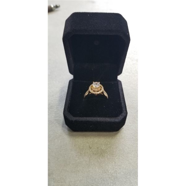 NEW 18K GOLD PLATED 1.0CT SIMULATED DIAMOND (CZ) LUXURY HALO RING, SIZE 7