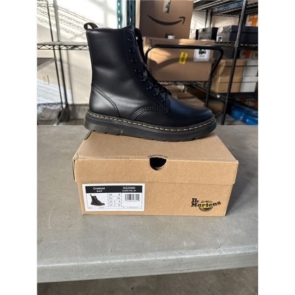 NEW PAIR OF DR. MARTENS AIR WAIR CREWSON BLACK CLASSIC PULL UP  SIZE US MENS 9, LADIES 10