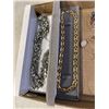 Image 3 : TRAY OF JEWELLERY