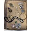 Image 4 : TRAY OF JEWELLERY