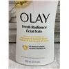 Image 2 : Olay Fresh Radiance Pineapple & Coconut Water Body Wash