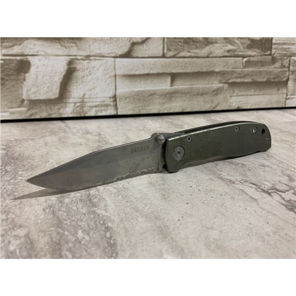 Gerber Swagger Tactical Knife (Stays Open, but needs repair)