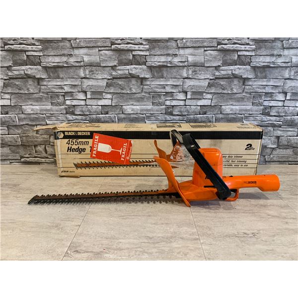 Black & Decker 455mm Hedge Trimmer Plugin Type