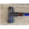 Image 10 : Dyson V7 Complete Cordless Vacuum Cleaner