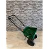 Image 1 : Scott's Turf Builder Edge Guard Seed Spreader