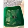 Image 3 : Scott's Turf Builder Edge Guard Seed Spreader