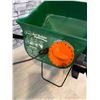 Image 4 : Scott's Turf Builder Edge Guard Seed Spreader