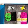 Image 3 : SpiceBox Pom Pom Pets Easy-To-Make Yarn Animals Kit (24 Projects)