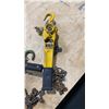 Image 4 : GROUP OF 3 LEVER CHAIN HOISTS