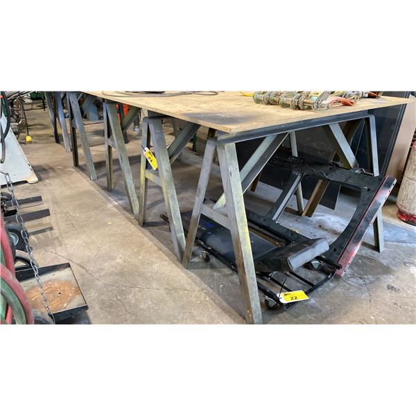 GROUP OF 4 STEEL SAWHORSES APPROX 3.5"W X 3' 8" H