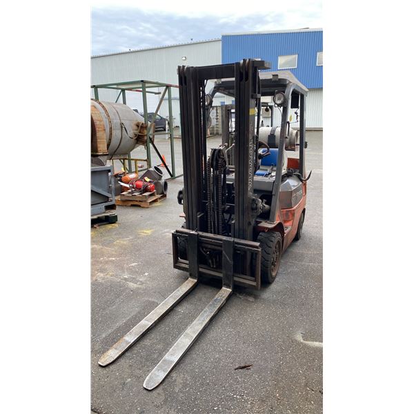TOYOTA 7FGCU25 FORKLIFT (PROPANE) - 3 STAGE MAST, STANDARD FORKS, SIDE SHIFT, SOLID TIRES,