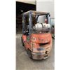 Image 2 : TOYOTA 7FGCU25 FORKLIFT (PROPANE) - 3 STAGE MAST, STANDARD FORKS, SIDE SHIFT, SOLID TIRES,