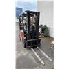 Image 4 : TOYOTA 7FGCU25 FORKLIFT (PROPANE) - 3 STAGE MAST, STANDARD FORKS, SIDE SHIFT, SOLID TIRES,