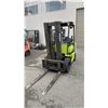 Image 1 : CLARK CGP25 FORKLIFT (PROPANE) - 3 STAGE MAST, STANDARD FORKS, SIDE SHIFT, PNEUMATIC TIRES,