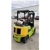 Image 3 : CLARK CGP25 FORKLIFT (PROPANE) - 3 STAGE MAST, STANDARD FORKS, SIDE SHIFT, PNEUMATIC TIRES,