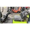 Image 5 : CLARK CGP25 FORKLIFT (PROPANE) - 3 STAGE MAST, STANDARD FORKS, SIDE SHIFT, PNEUMATIC TIRES,
