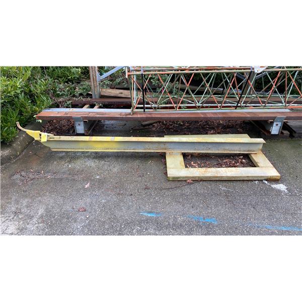 FORKLIFT EXTENDED LIFTING BOOM