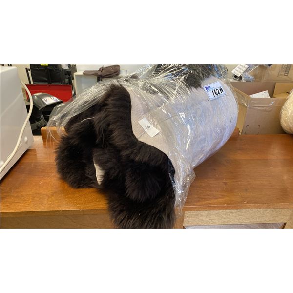 WOOLMARK INTERIORS FAUX FUR AREA RUG WITH LEATHER BACKING (BLACK)