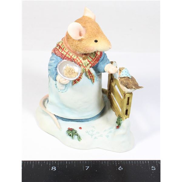 MOUSE HANDFEEDING BIRD CERAMIC FIGURE