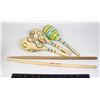 Image 1 : MARACAS & PAIR OF DRUMSTICKS