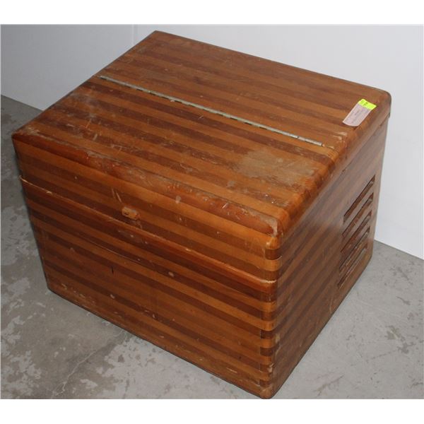 MODERN CEDAR BLANKET CHEST