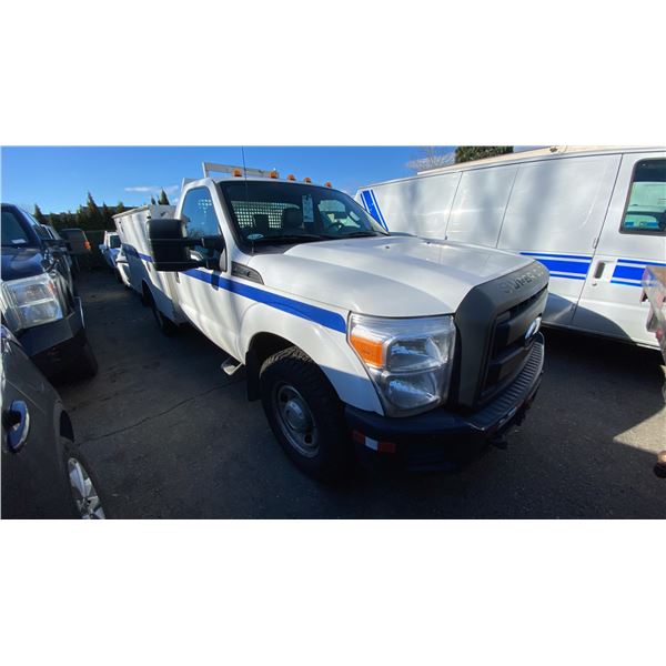 2011 FORD F350XL SUPERDUTY, 2DR UTILITY TRUCK, WHITE, VIN 1FDRF3E6XBEC43174,
