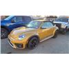 Image 1 : 2017 VOLKSWAGEN BEETLE DUNE, 2DR CONVERTIBLE, GOLD, VIN 3VWT17AT3HM806996,
