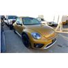 Image 4 : 2017 VOLKSWAGEN BEETLE DUNE, 2DR CONVERTIBLE, GOLD, VIN 3VWT17AT3HM806996,