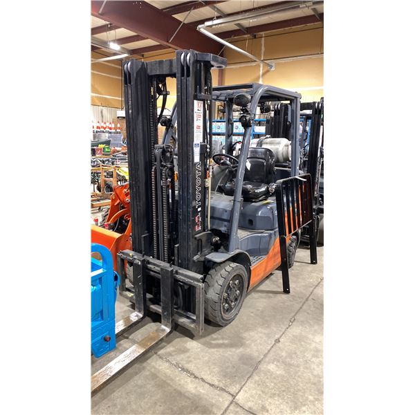 TOYOTA FORKLIFT, ORANGE, VIN L88601511, MISSING ID PLATE, HAS 6' FORKS,
