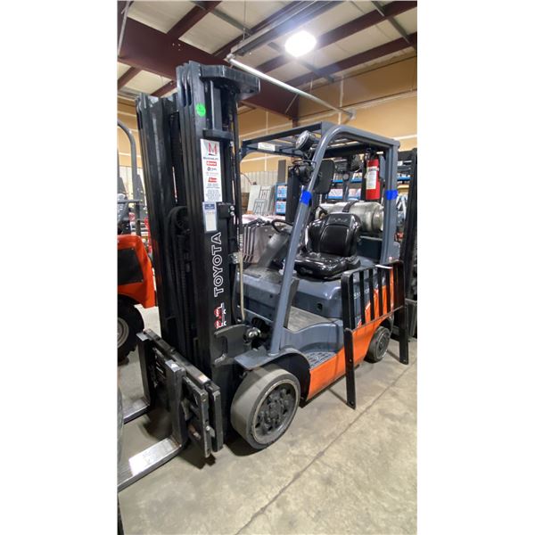 TOYOTA 8FGCU25 FORKLIFT, ORANGE, VIN C8302,