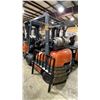 Image 2 : TOYOTA 426FGCU25, FORKLIFT, ORANGE, VIN 71055,