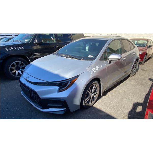 2020 TOYOTA COROLLA SE, 4DRSD, GREY, VIN 5YFB4RBE5LP027232,