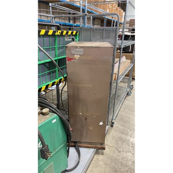 PELTROL UPRIGHT LR2418 TYPE 666 SINGLE PHASE 230V/60HZ ELECTRIC INDUSTRIAL CONVERTER CHARGER UNIT
