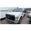 Image 1 : 2008 FORD F250 XL SUPERDUTY, 4DR CREW CAB, WHITE, VIN 1FTSX20528EA59528,