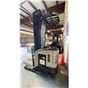 Image 2 : CROWN ORDER PICKER, BEIGE, VIN 1A22184,
