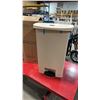 Image 2 : RUBBERMAID COMMERCIAL SLIMJIM STEP-ON WASTE RECEPTACLE *IN BOX*
