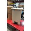 Image 2 : RUBBERMAID COMMERCIAL SLIMJIM STEP-ON WASTE RECEPTACLE *IN BOX*