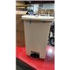 Image 2 : RUBBERMAID COMMERCIAL SLIMJIM STEP-ON WASTE RECEPTACLE *IN BOX*